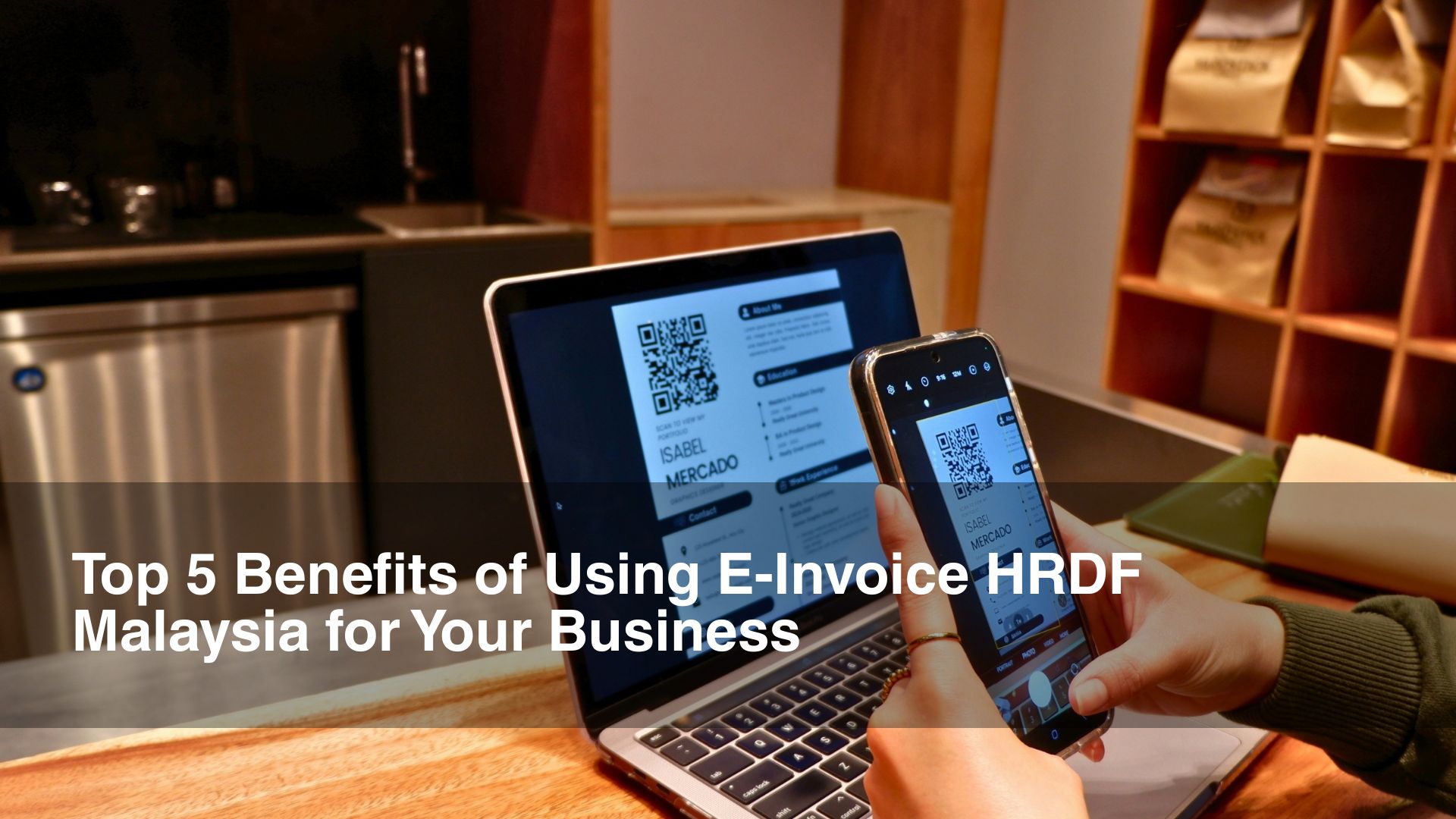 man takes a pictures of his e-invoice malaysia instead of a screenshot